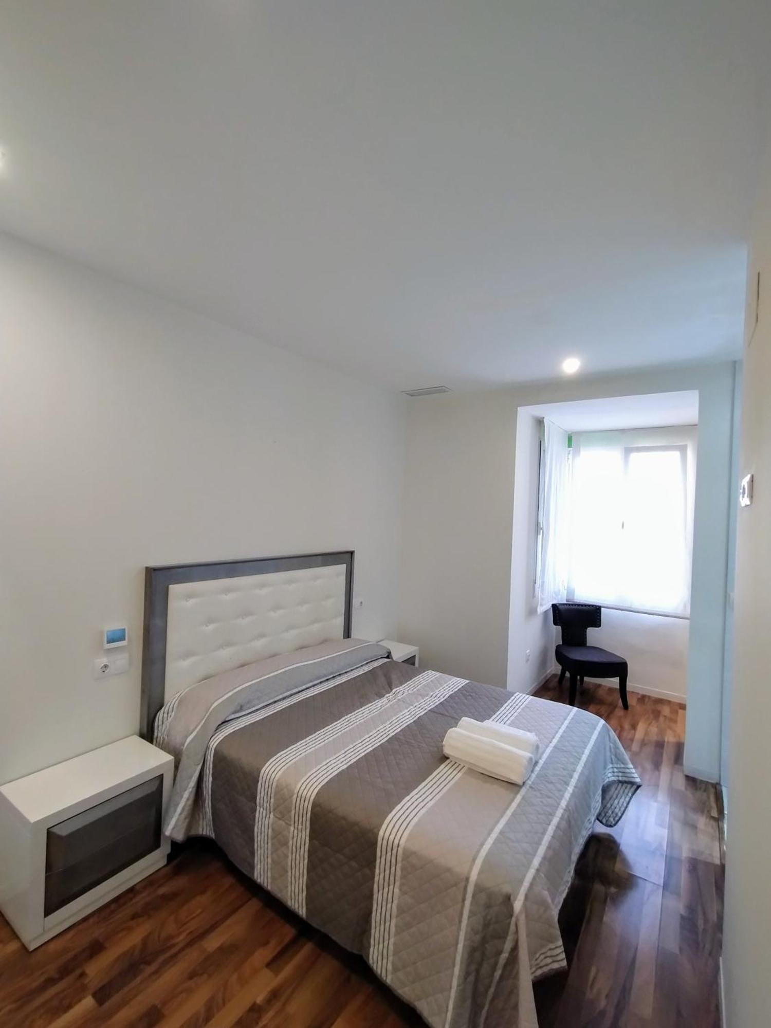 Alicante Suite Centro Habitacion Con Bano Privado — Photos 1